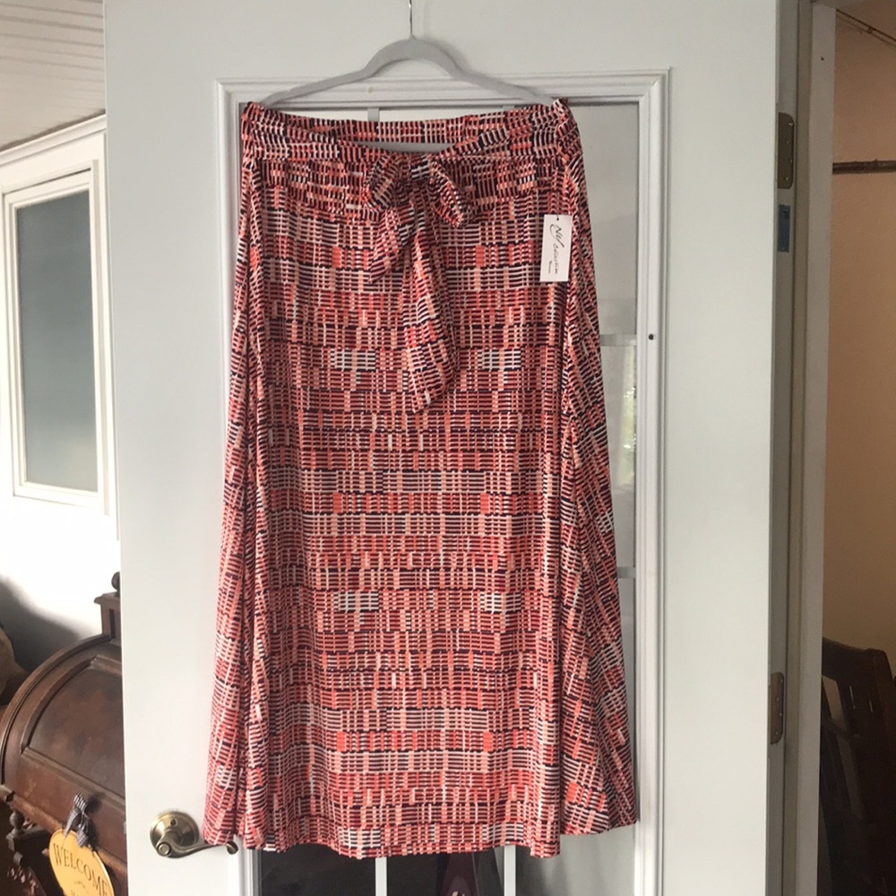 Stylish Geometric Patterned Skirt - Orange and Black NWT‎